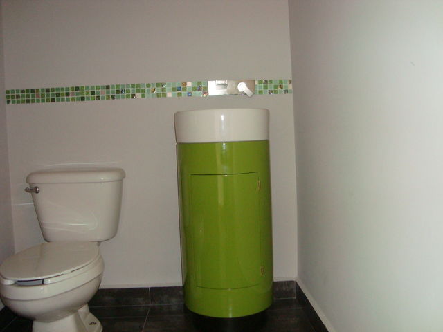 MUEBLE DE BAÑO CON PUERTA ( BASE LAVAMANOS )